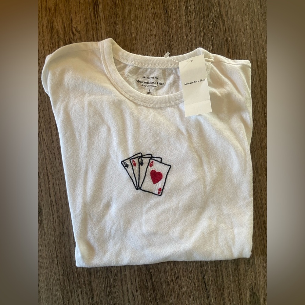 NWT Abercrombie & Fitch Women's
Short-Sleeve Graphic Skimming Tee — L